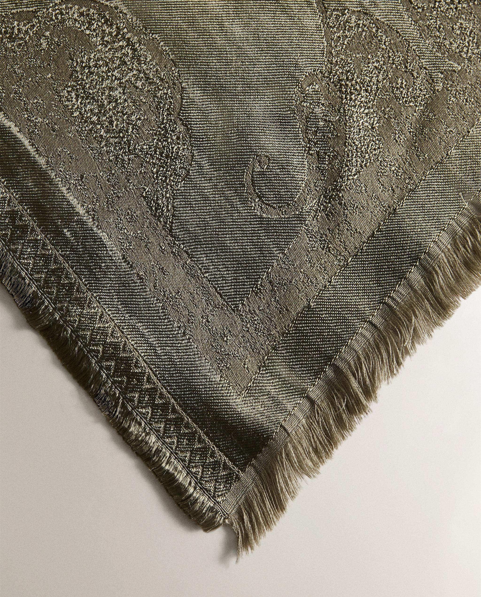 SATIN THROW product thumbnail 3