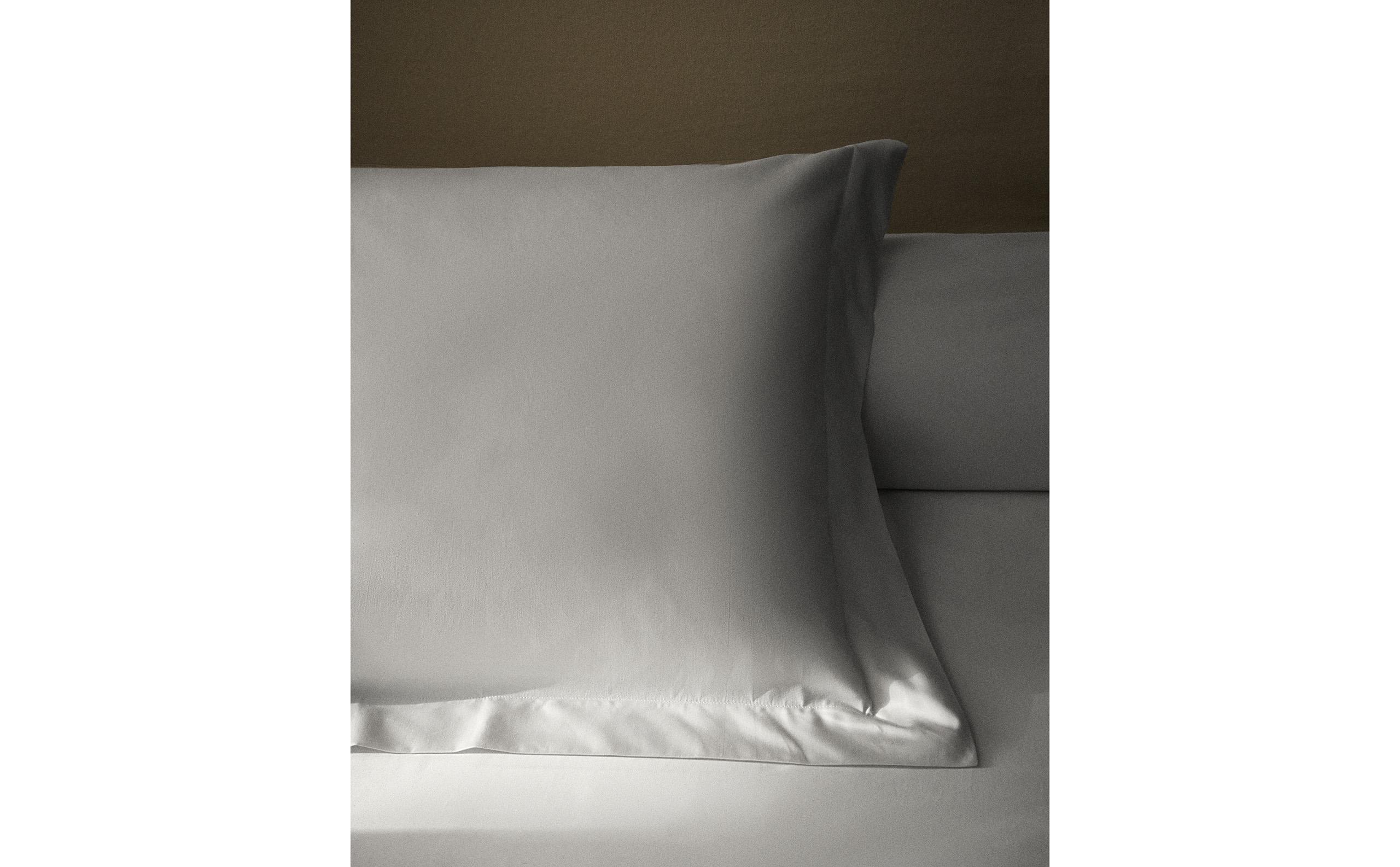 SATEEN PILLOWCASE WITH TRIM (300 THREAD COUNT) product thumbnail 4