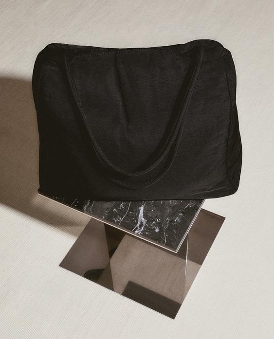 حقيبة من قماش تقني