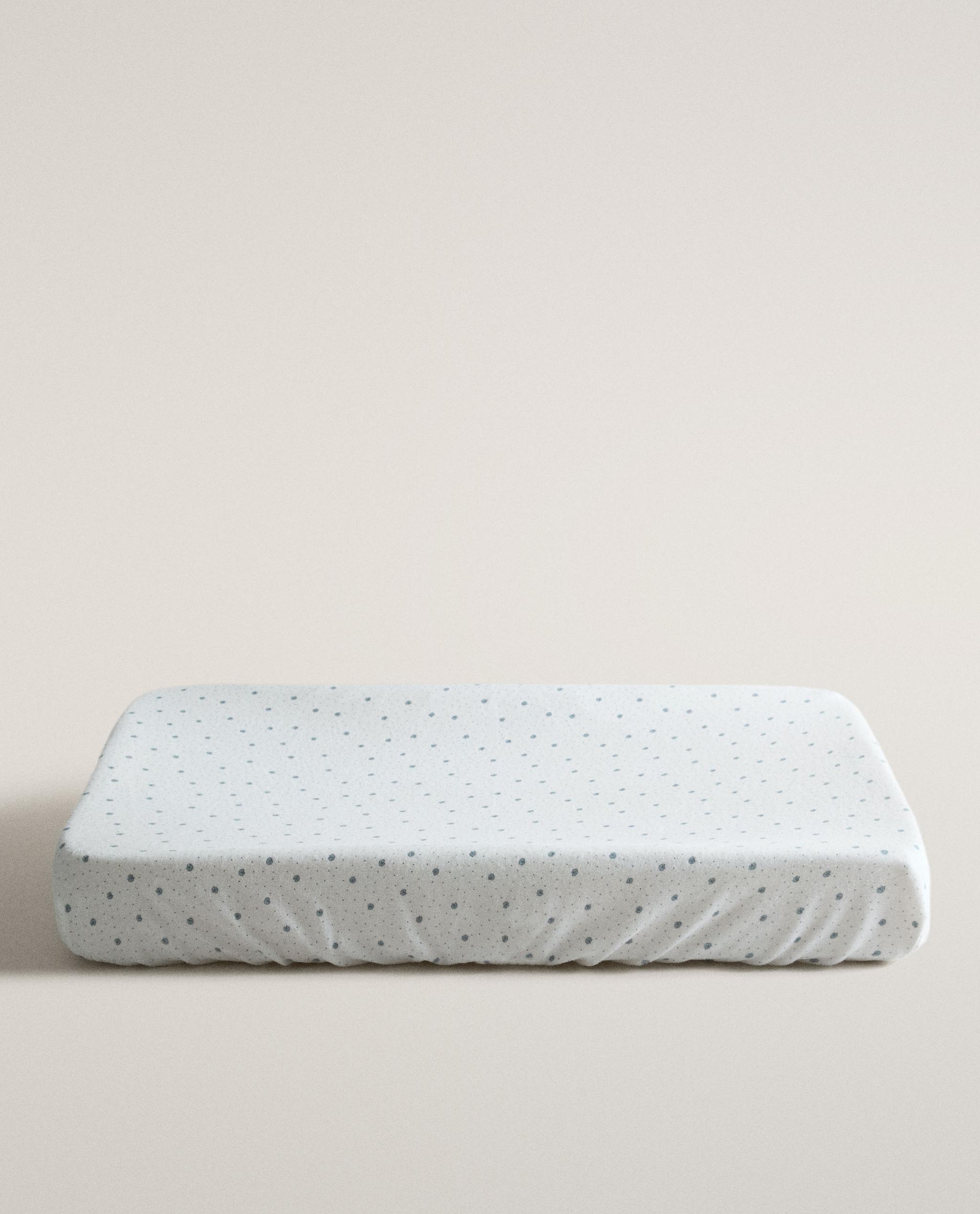 HOUSSE DE MATELAS À LANGER BÉBÉ FEUILLES — Zara Home