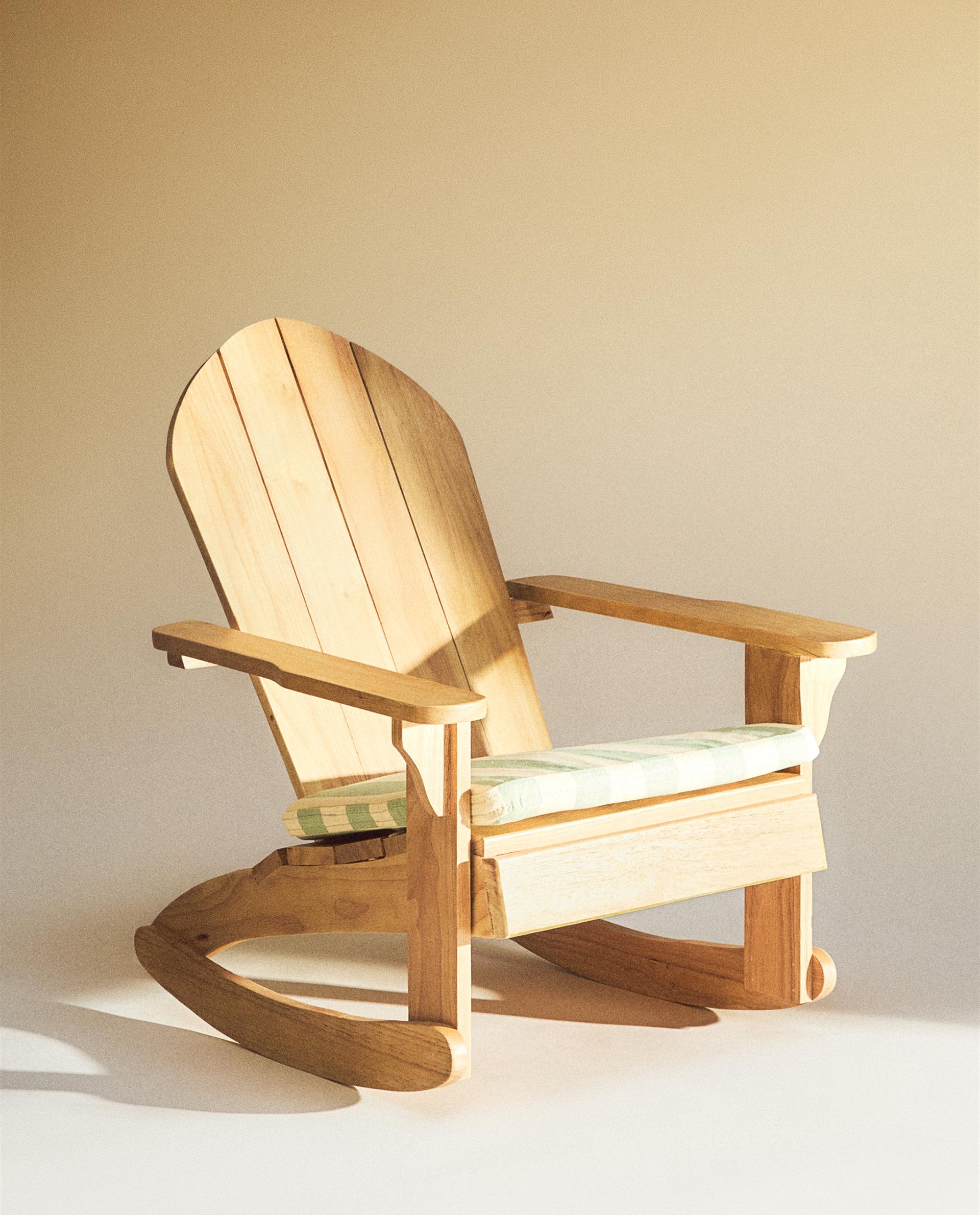 CHILDREN’S OUTDOOR ROCKING CHAIR