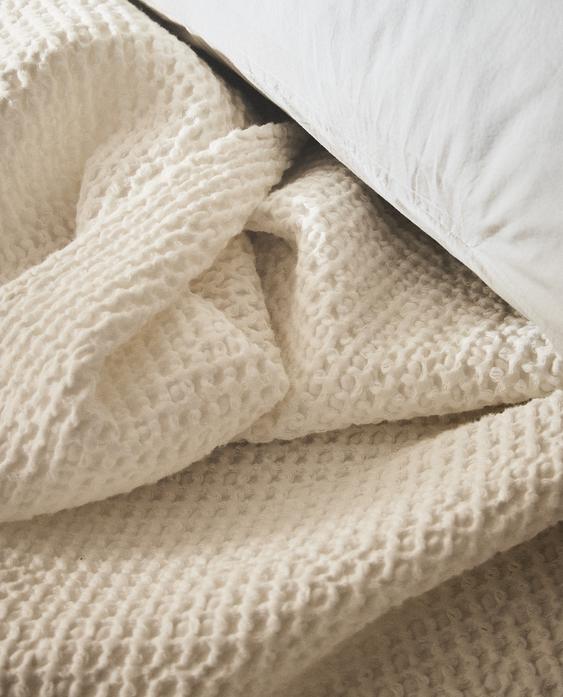MINI WAFFLE KNIT BEDSPREAD
