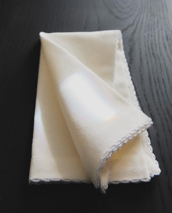 PACK OF SCALLOPED NAPKINS (PACK OF 2) PACK OF SCALLOPED NAPKINS (PACK OF 2)