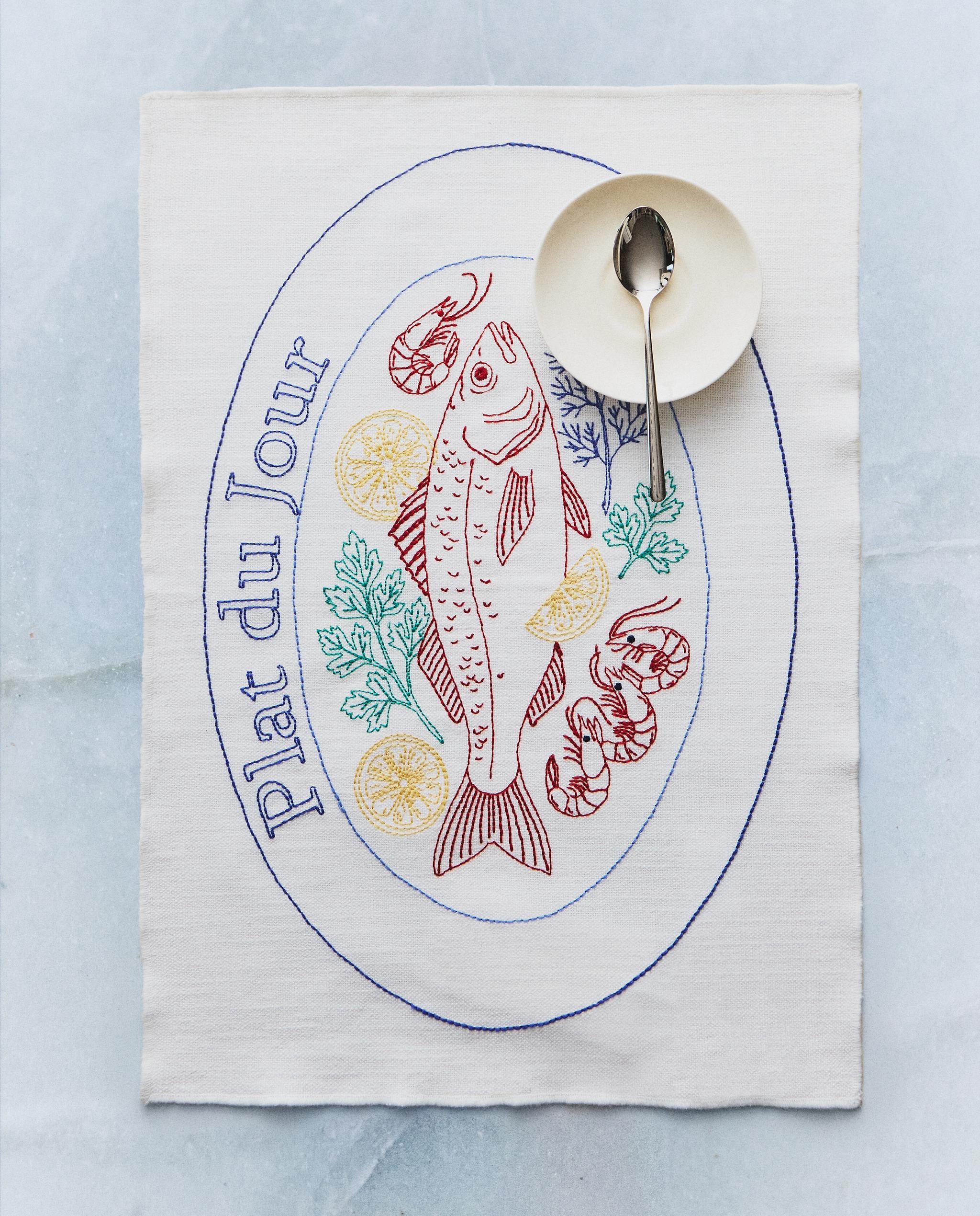 PLACEMAT WITH FISH EMBROIDERY product thumbnail 11