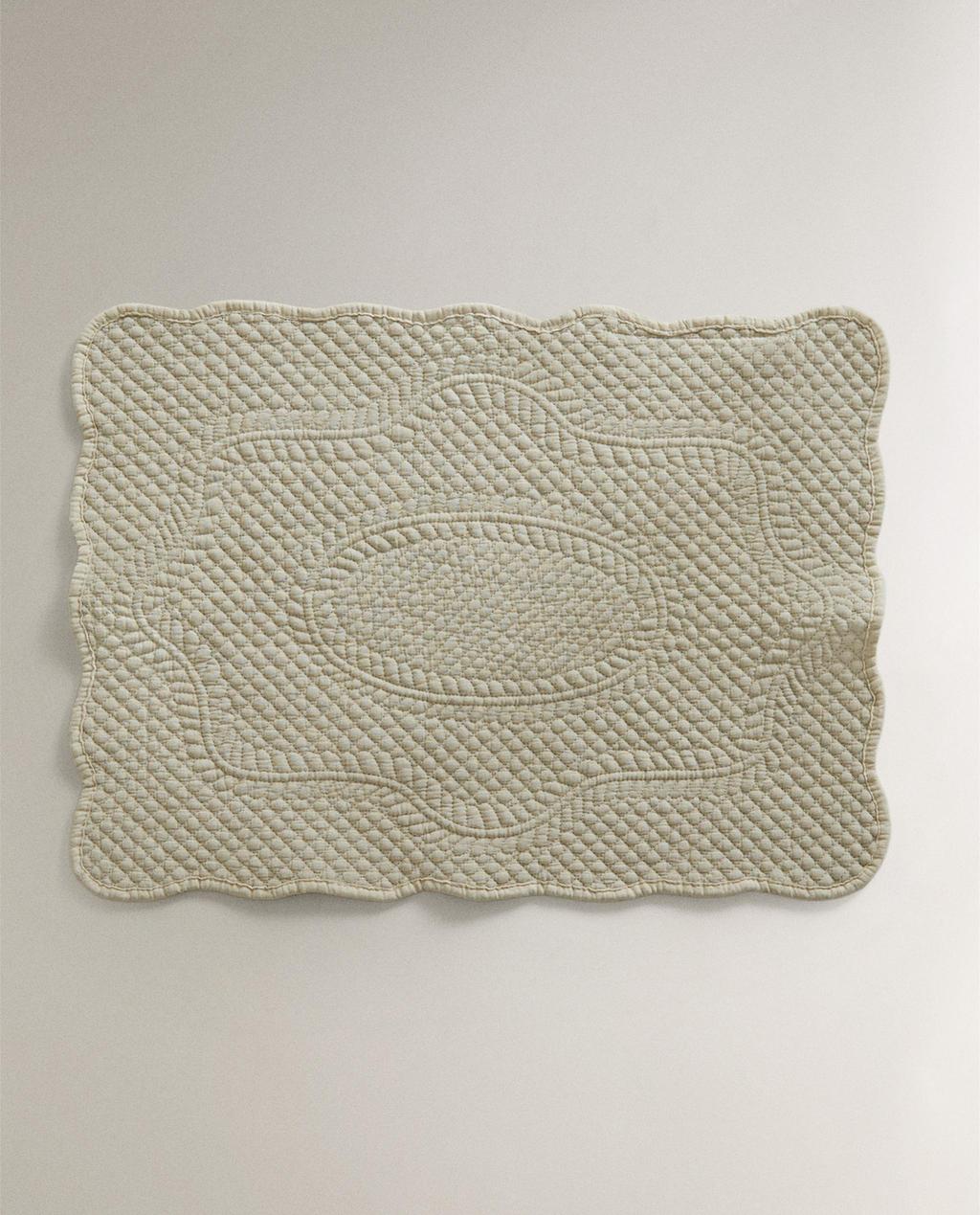 SET DE TABLE MATELASSÉ SET DE TABLE MATELASSÉ