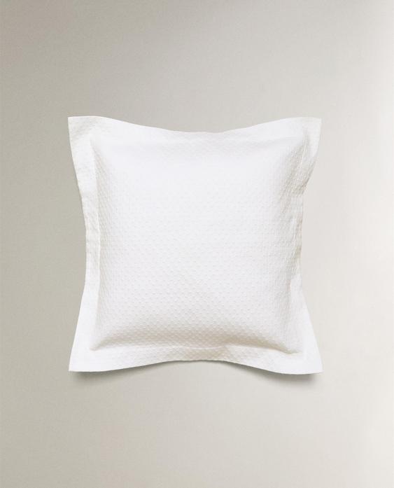 SARUNG BANTAL SOFA DENGAN DESAIN POLKA DOT