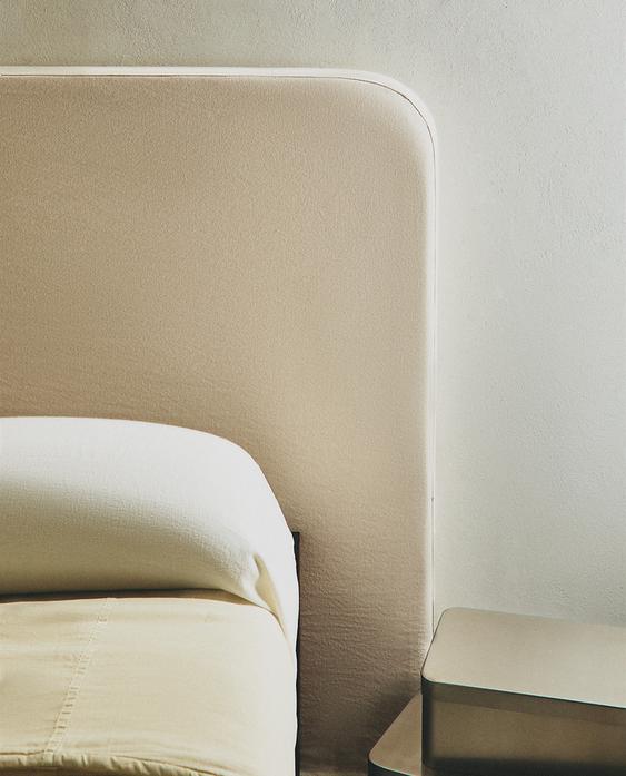 ROUNDED HEADBOARD WITH LINEN COVER