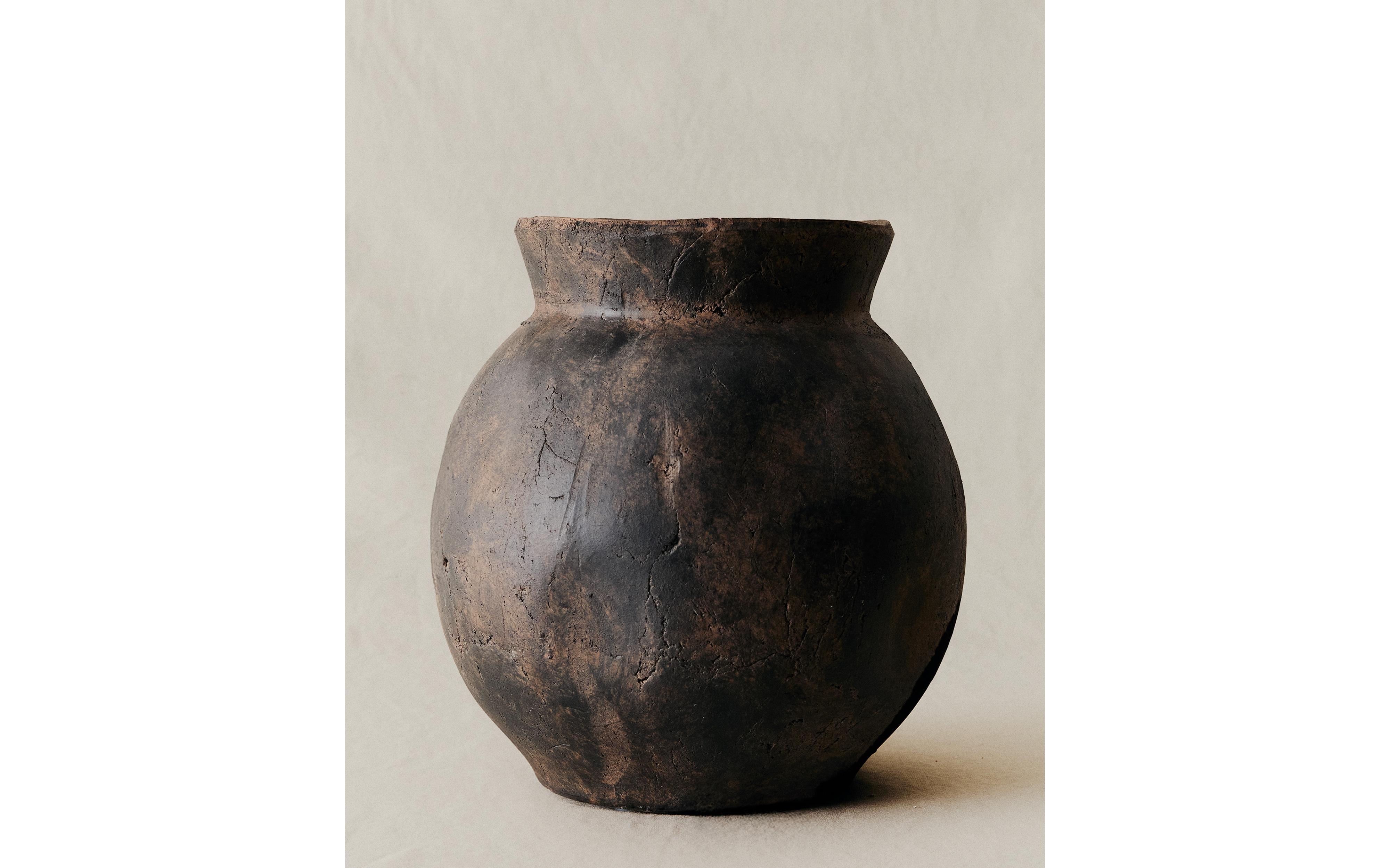 DECORATIVE OVAL CERAMIC VASE product thumbnail 9