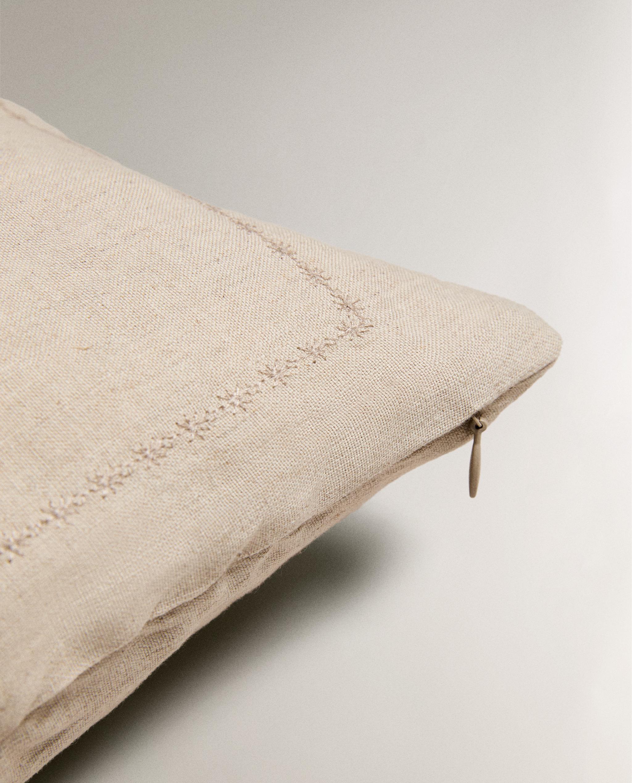 QUILTED LINEN CUSHION COVER WITH DOTS product thumbnail 8