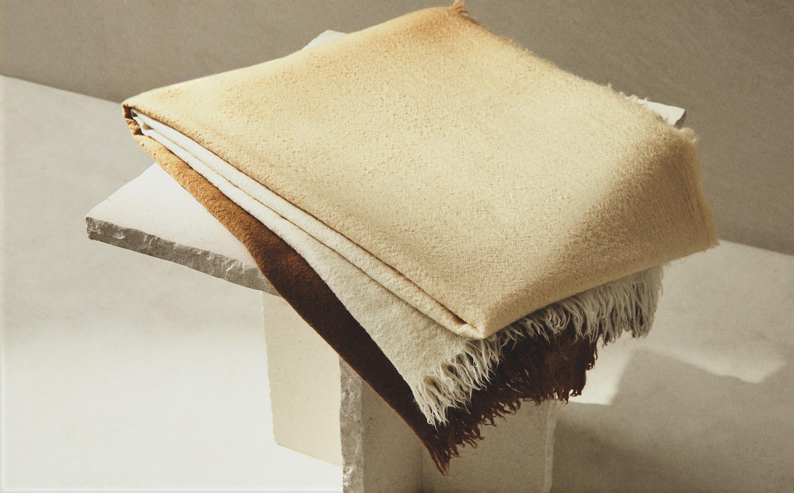 リビングルームにぴったりな薄手の掛布 | Zara Home 日本/Japan