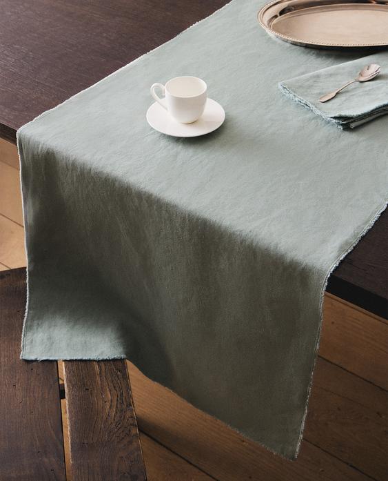 TABLE RUNNER 01