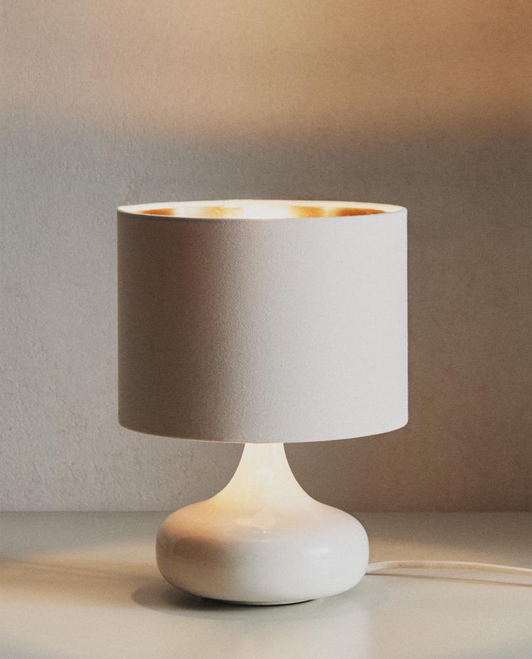 SMALL TABLE LAMP WITH CERAMIC BASE SMALL TABLE LAMP WITH CERAMIC BASE