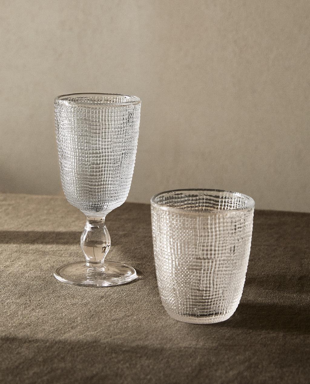 RAISED DESIGN GLASSWARE SET