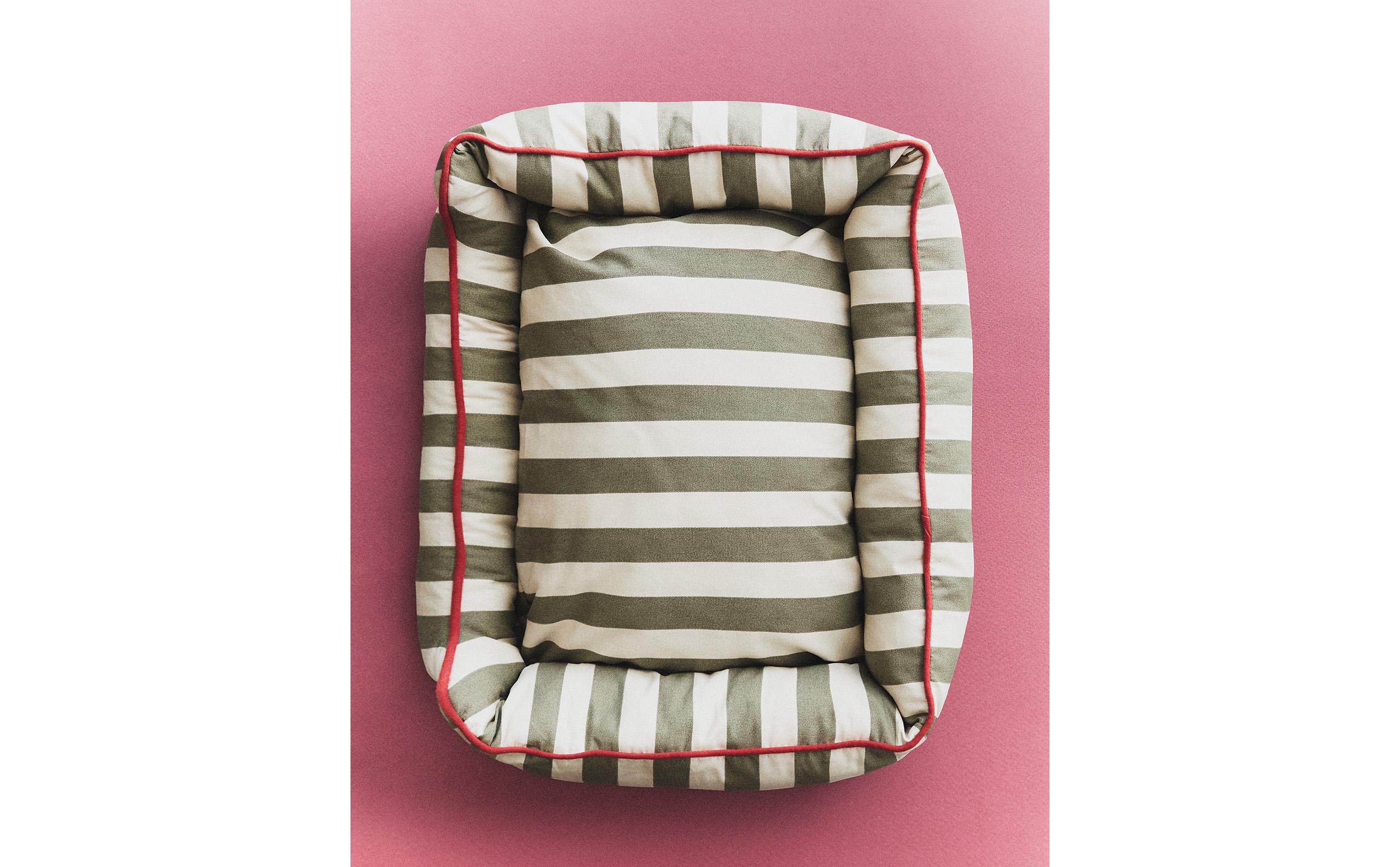 STRIPED PET BED WITH PIPING product thumbnail 2