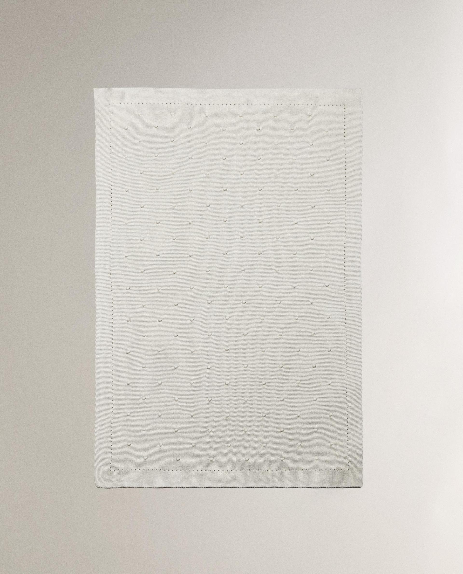 بطانية مزينة بدمية بطانية مزينة بدمية