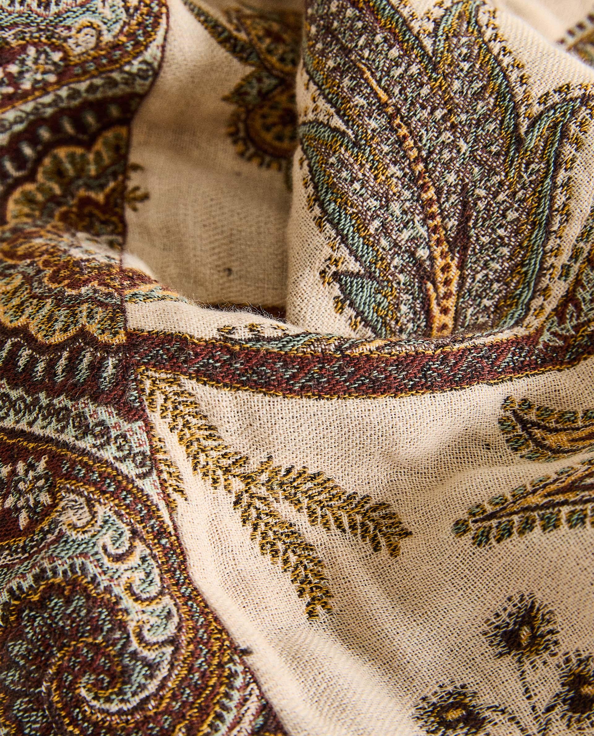 FLORAL JACQUARD THROW product thumbnail 15