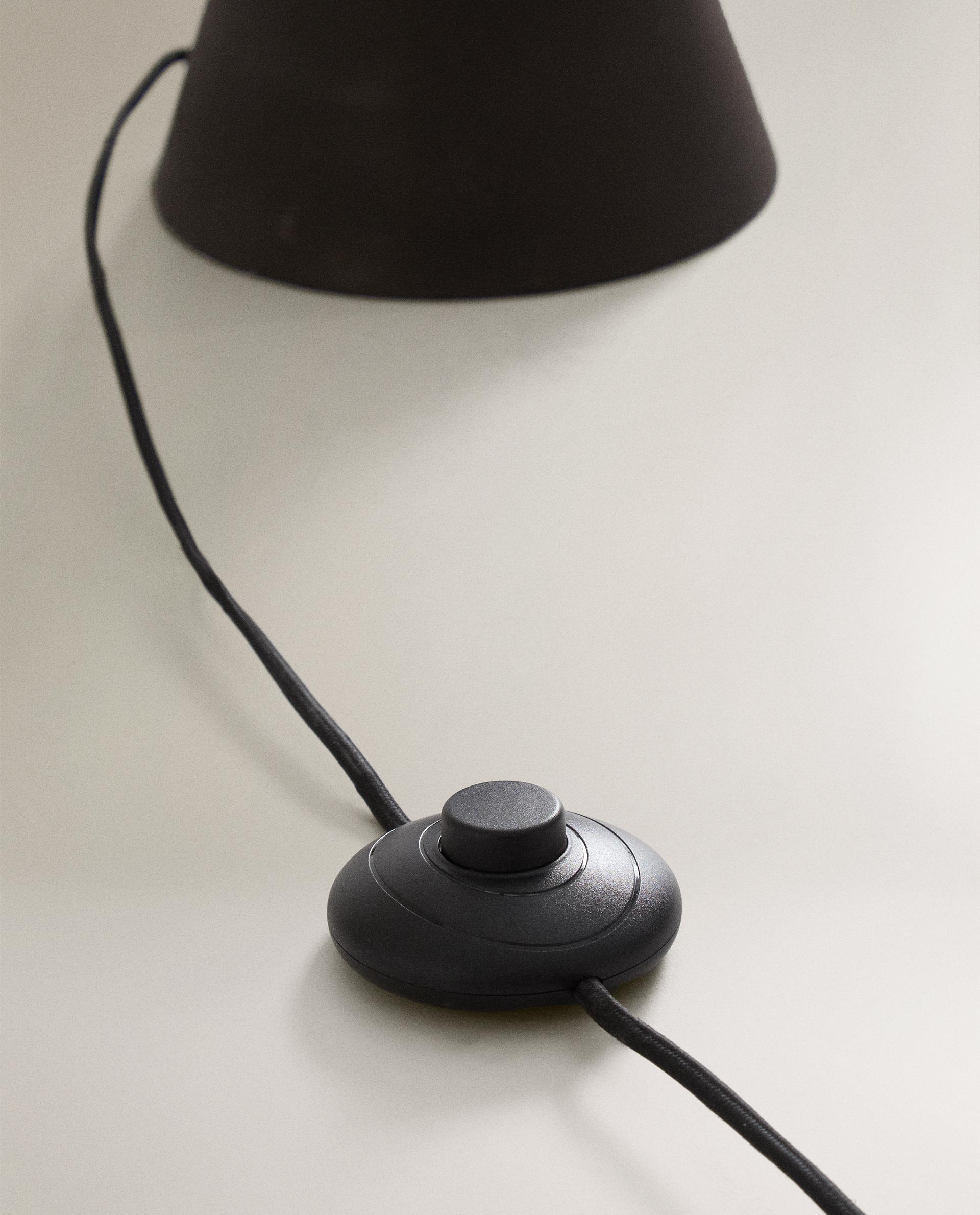 METAL FLOOR LAMP