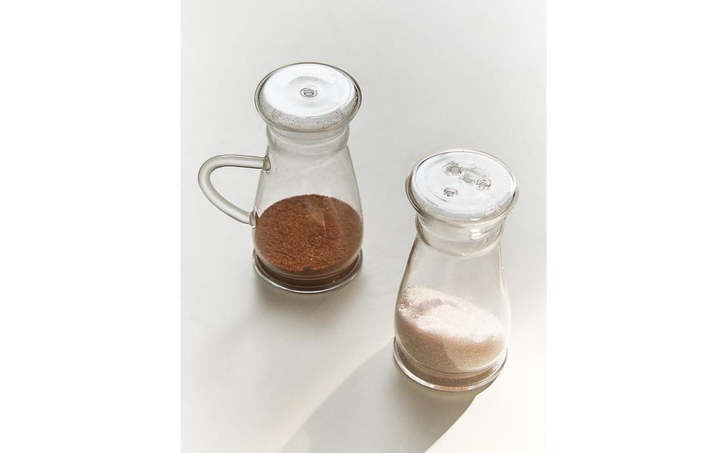 BOROSILICATE SALT AND PEPPER SHAKER SET