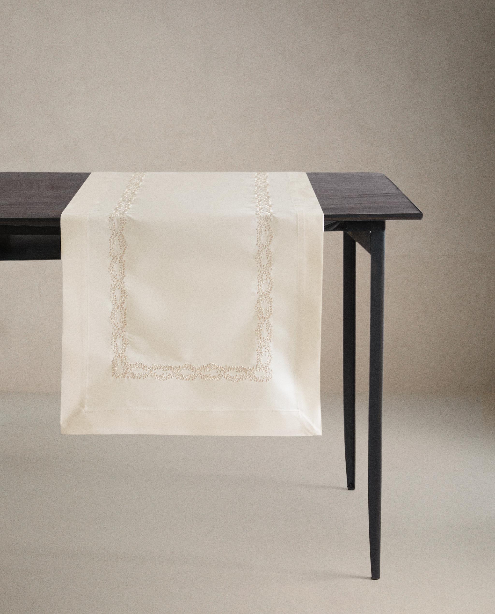PLANT EMBROIDERED TABLE RUNNER product thumbnail 5