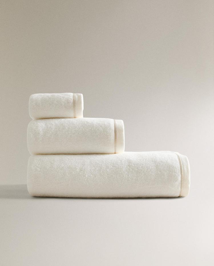 BATH TOWEL WITH METALLIC THREAD DETAIL