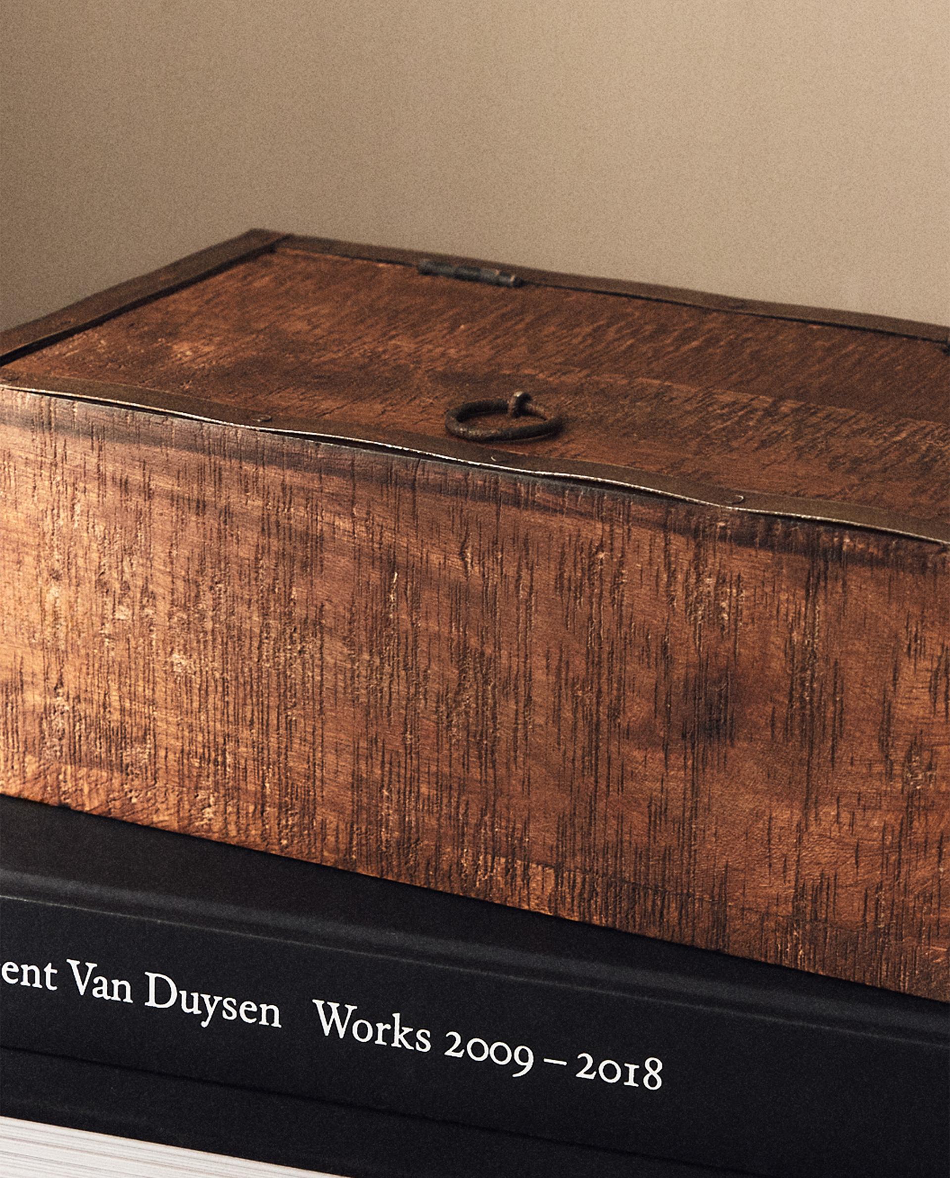 ヴィンテージ　かなり大きなBOX AGED WOODEN BOX | Zara Home United States of America