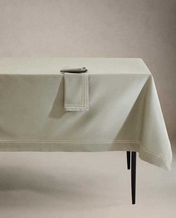 DOUBLE TRIM SATEEN TABLECLOTH