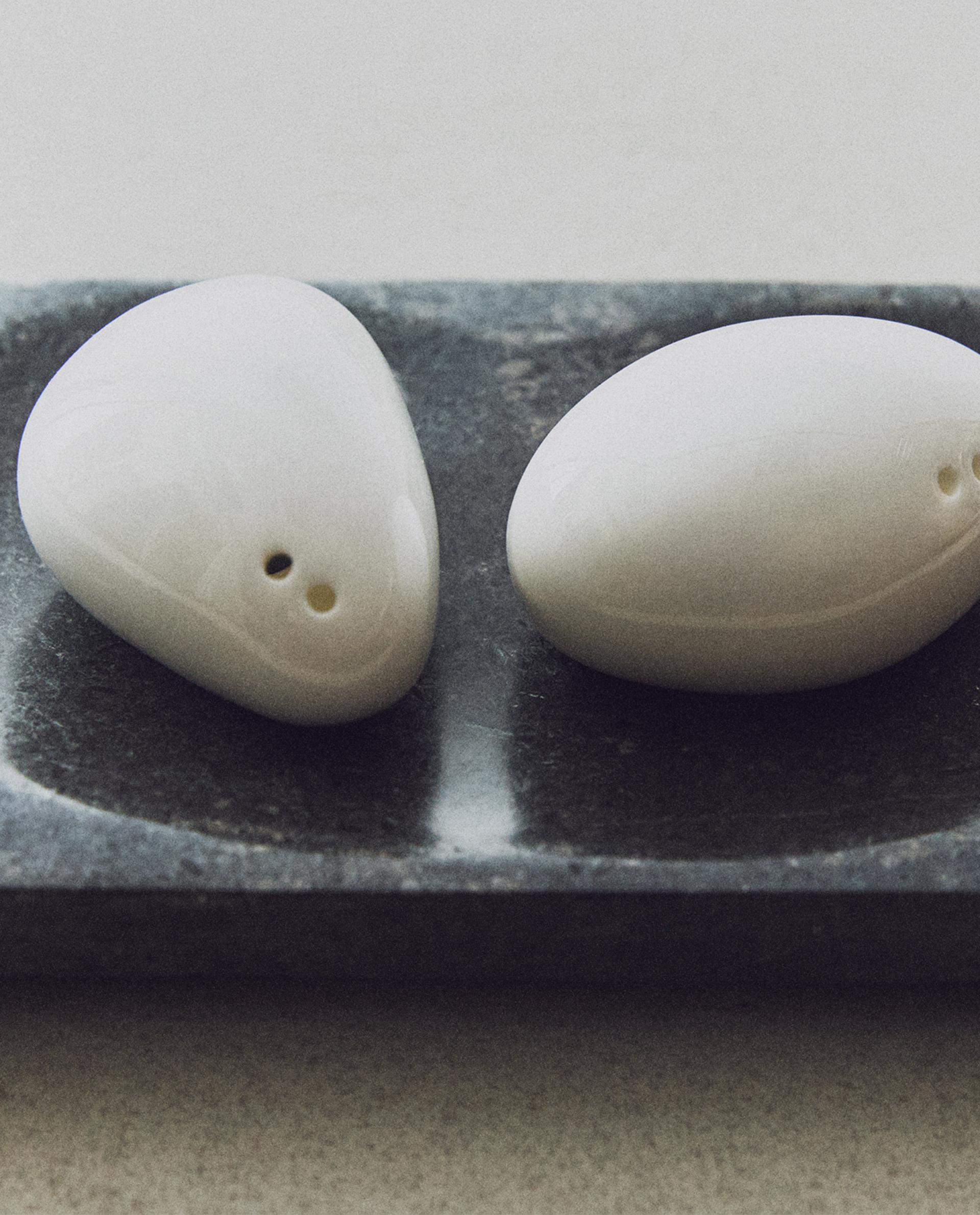 BONE CHINA SALT AND PEPPER SHAKER SET - See all - KITCHEN & DINING - TABLE ACCESSORIES | Zara Home United States of America | Zara Home United States of America