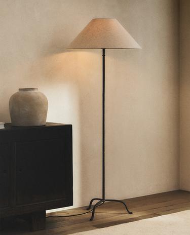 FLOOR LAMP WITH TRIPOD BASE