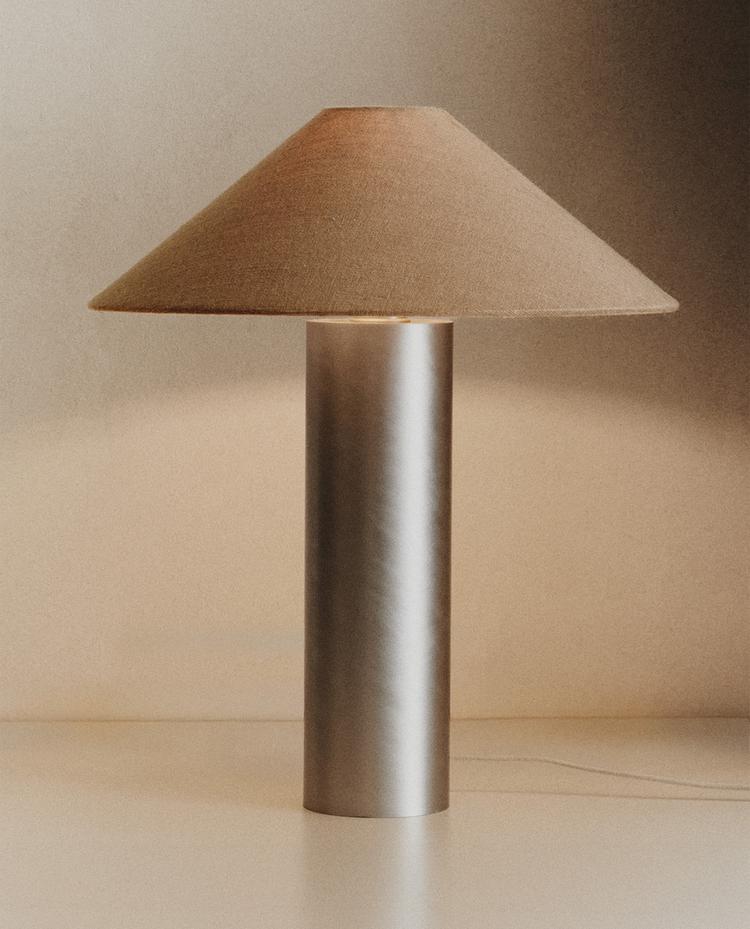 TABLE LAMP WITH METAL BASE TABLE LAMP WITH METAL BASE