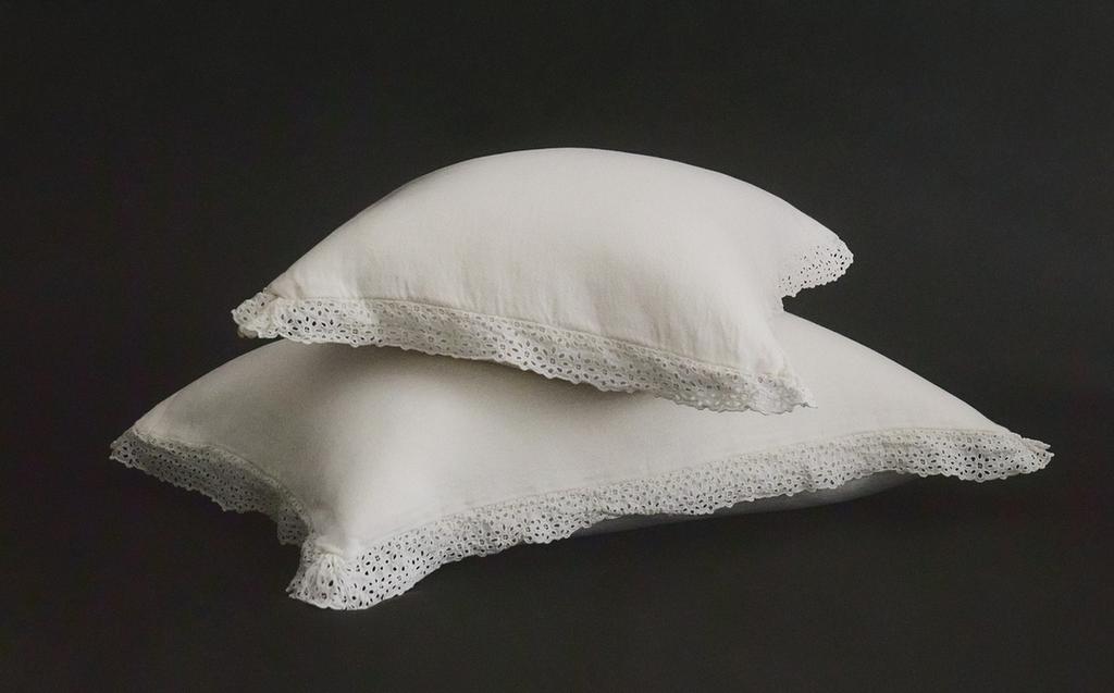 EMBROIDERED COTTON THROW PILLOW COVER WITH RUFFLES EMBROIDERED COTTON THROW PILLOW COVER WITH RUFFLES