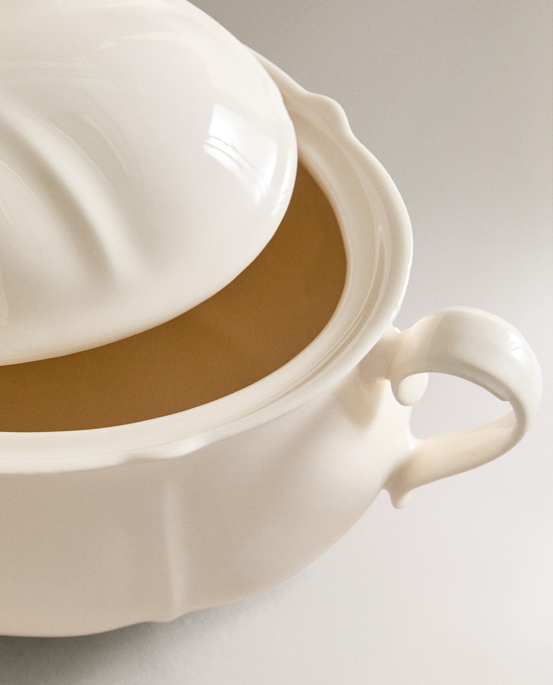 EARTHENWARE TUREEN WITH RAISED-DESIGN EDGE product thumbnail 7