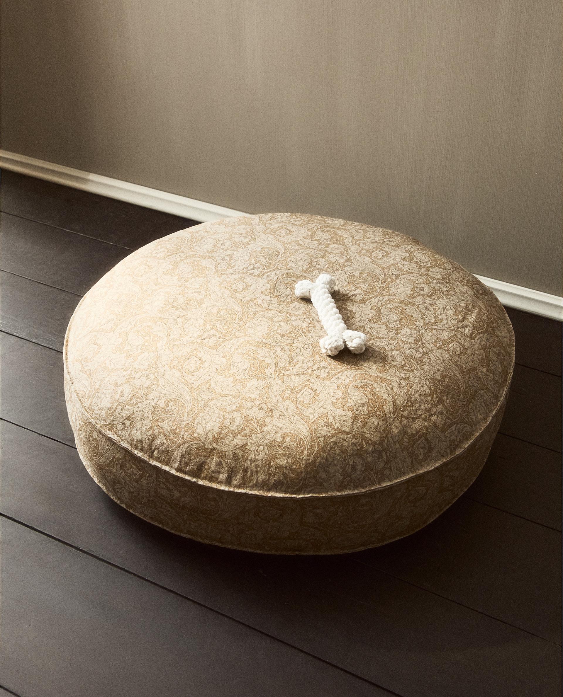 HEMP AND COTTON MORRIS & CO. PET FLOOR CUSHION | Zara Home United ...