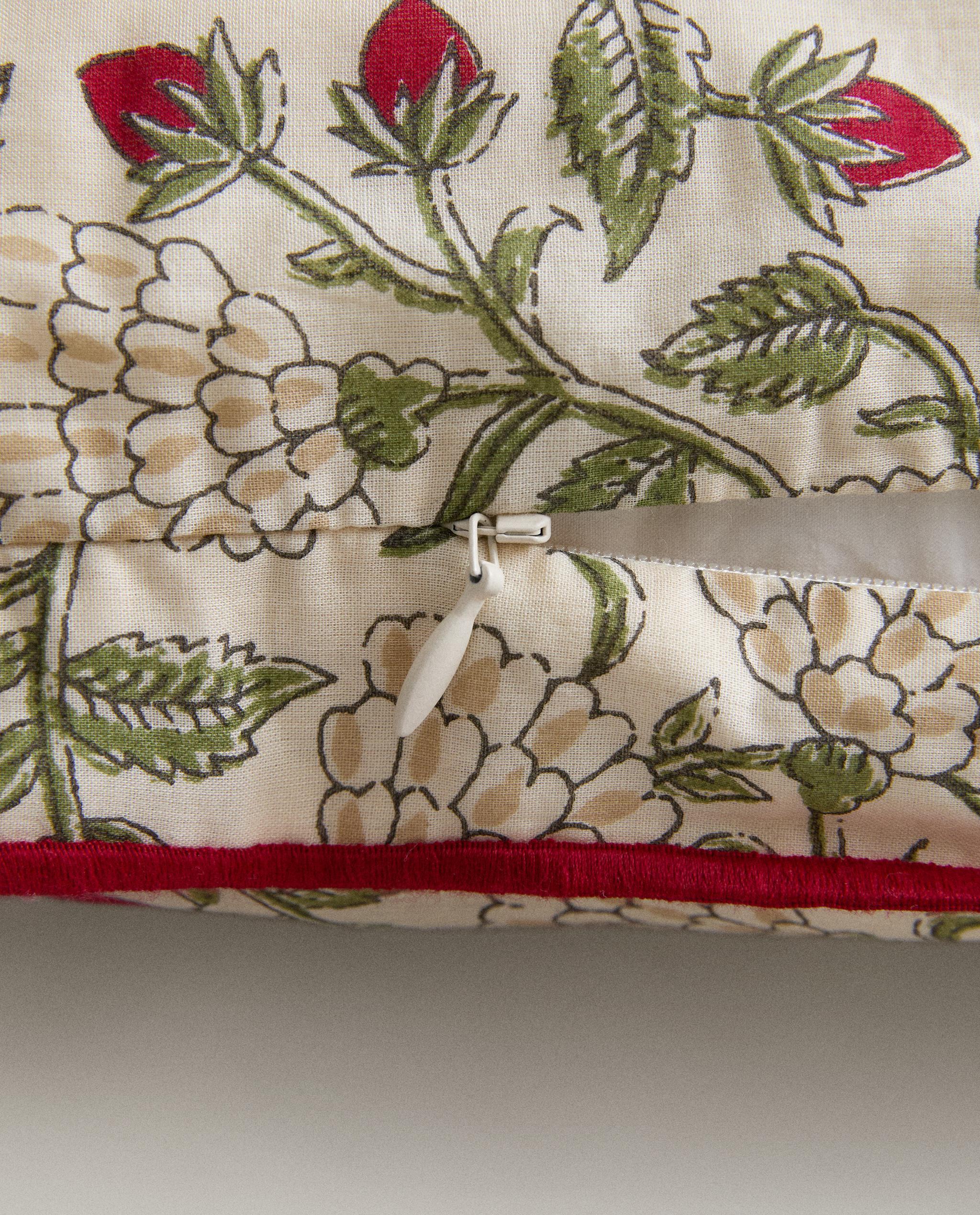 STRAWBERRY FLOWER CUSHION COVER product thumbnail 7