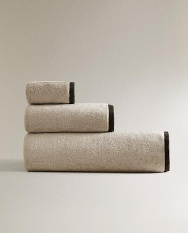 BATH TOWEL WITH CONTRAST BORDER