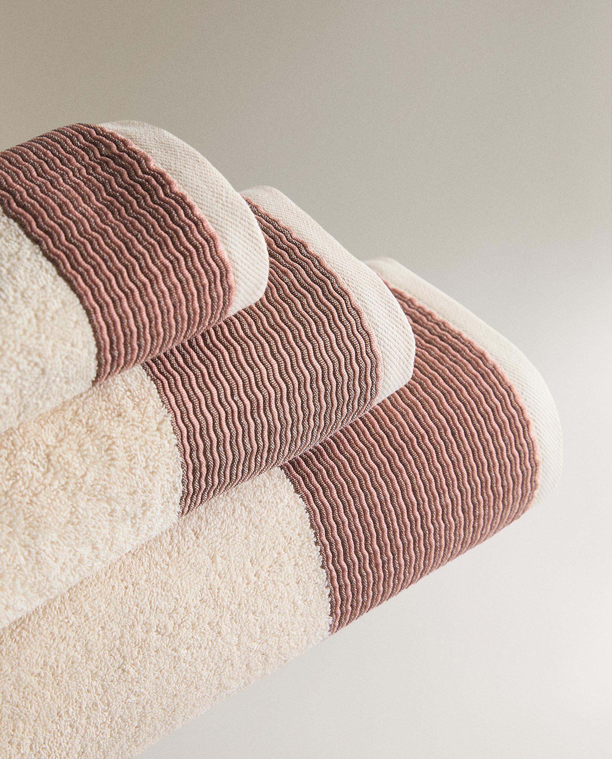 BATH TOWEL WITH PLEATED BORDER product thumbnail 4