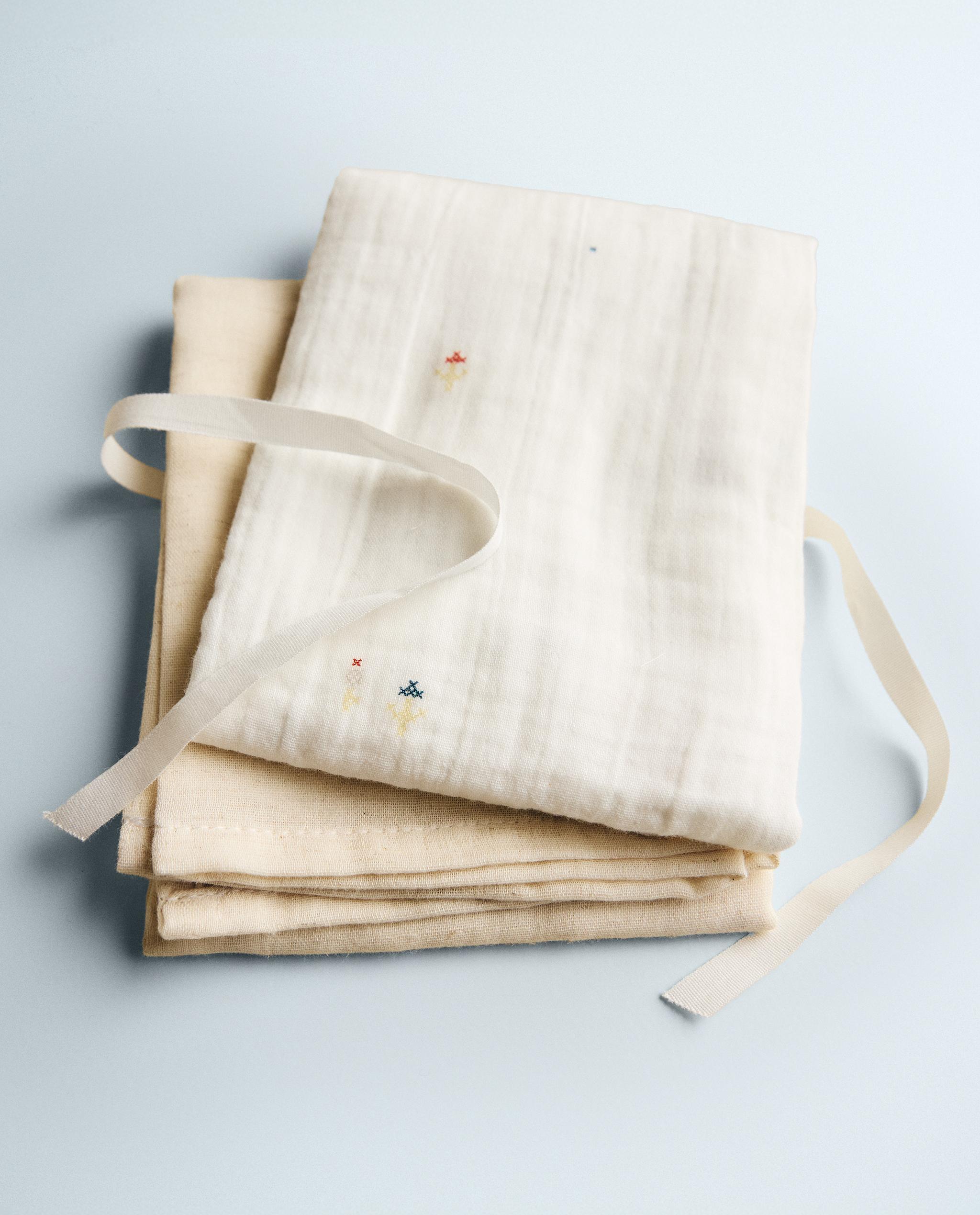 EMBROIDERED BABY MUSLIN CLOTHS (PACK OF 2) product thumbnail 9