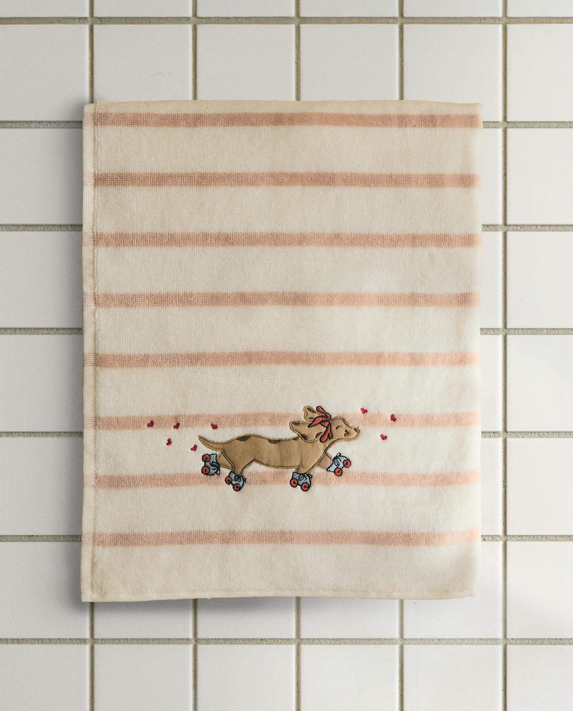 CHILDREN'S SKATER DOG BATH TOWEL