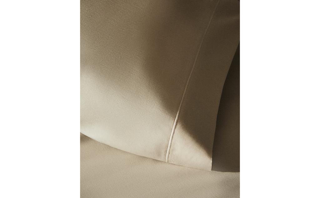 KOPFKISSENBEZUG SATIN BORTE (FADENDICHTE 300)