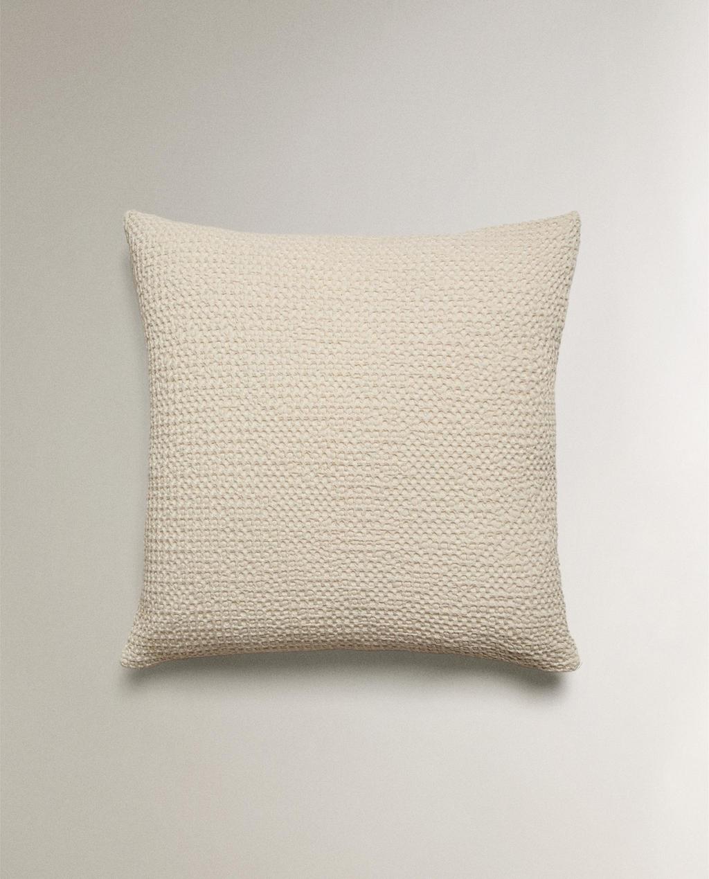 غلاف وسادة بحبكة الوافل غلاف وسادة بحبكة الوافل