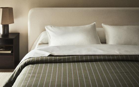 OBLIEČKA NA PERINU Z BAVLNENÉHO PERKÁLU S PRÚŽKAMI (300 VLÁKIEN)