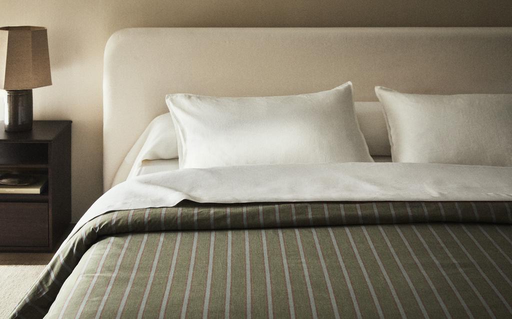 STRIPED PERCALE DUVET COVER (300 THREAD COUNT) STRIPED PERCALE DUVET COVER (300 THREAD COUNT)