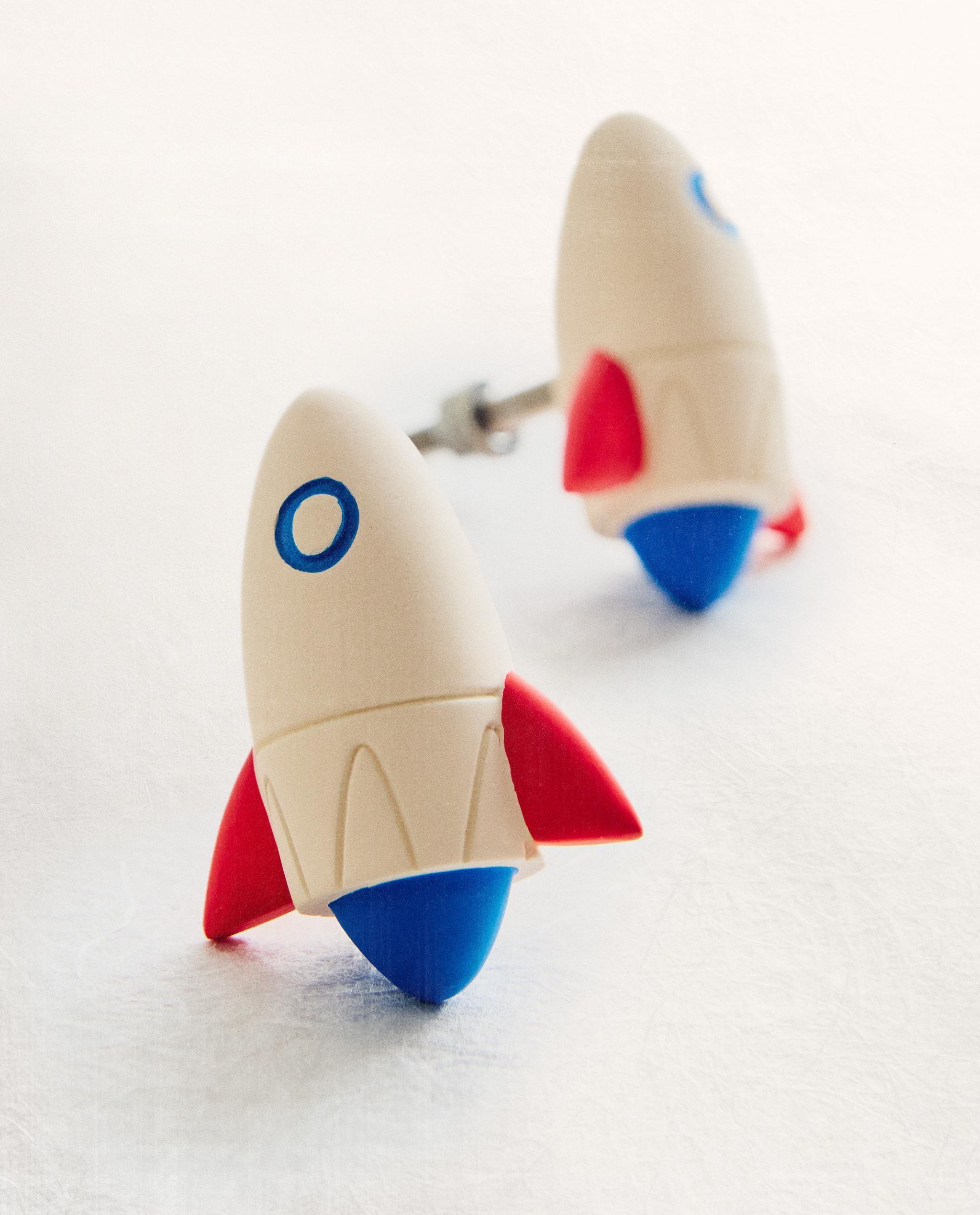 PACK OF CHILDREN'S SPACESHIP DOOR KNOBS (PACK OF 2) product thumbnail 10
