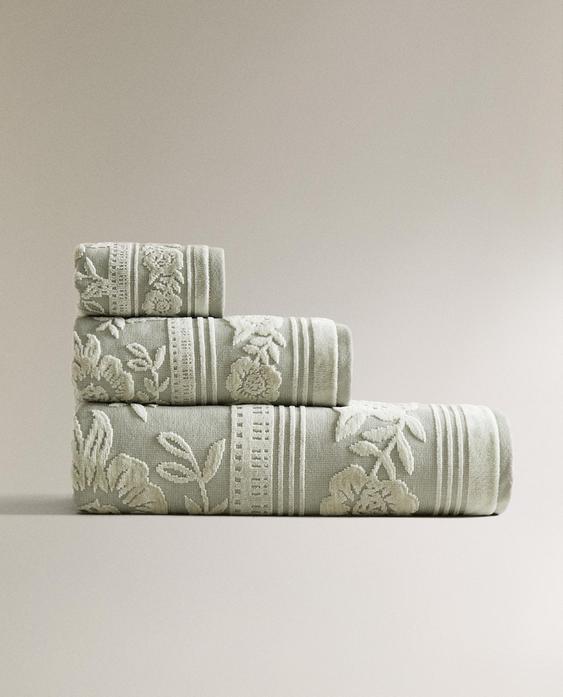TOALHA DE BANHO COM JACQUARD DE VELUDO