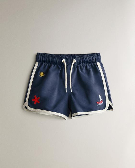 سروال سباحة للأطفال في البحر