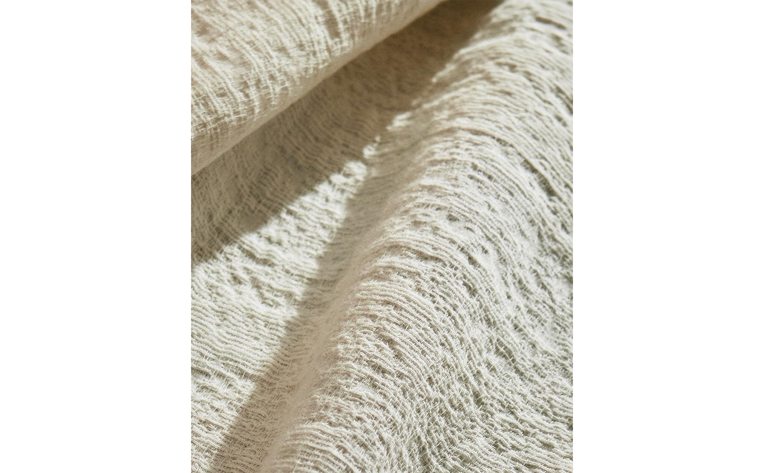 TEXTURED BEDSPREAD