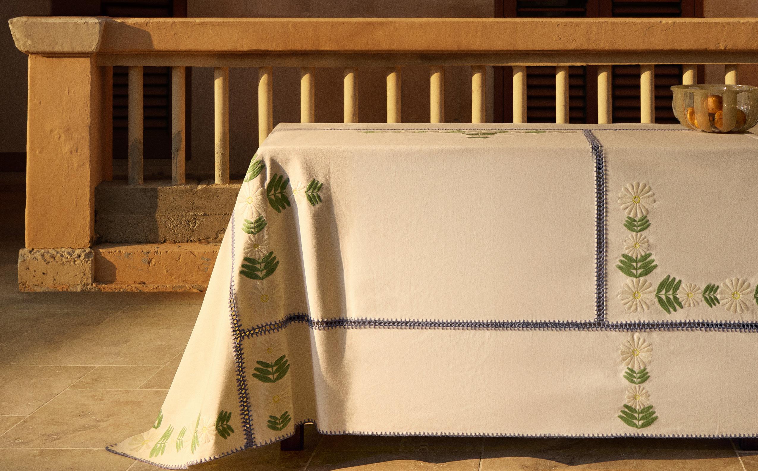 COTTON TABLECLOTH WITH CONTRAST EMBROIDERY
