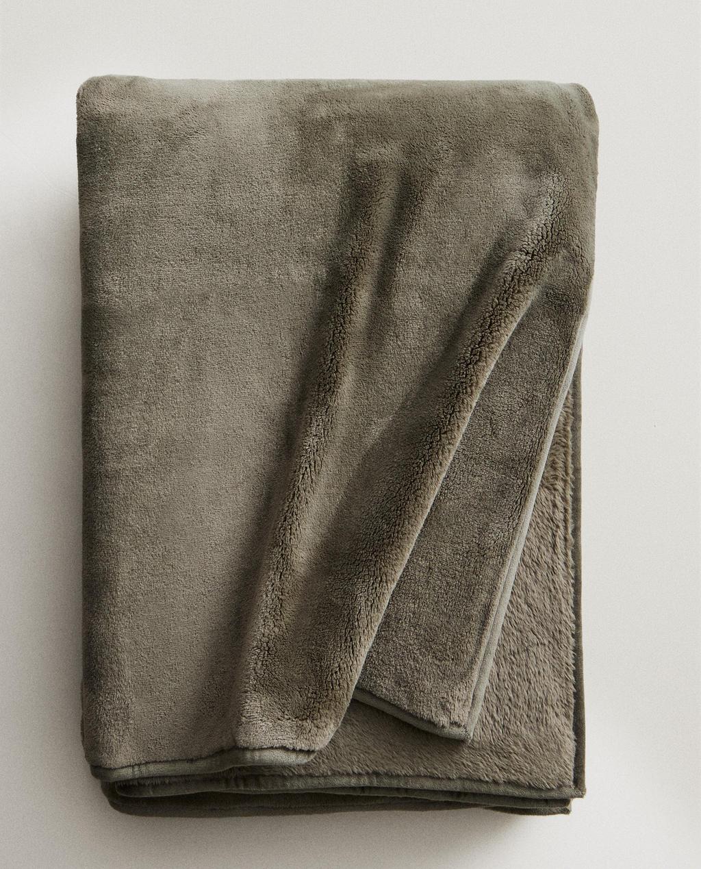 Solid fur blanket