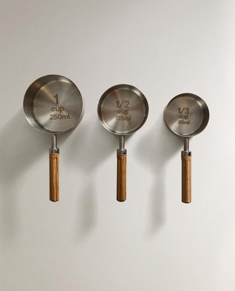 SET OF WOODEN MEASURING SPOONS