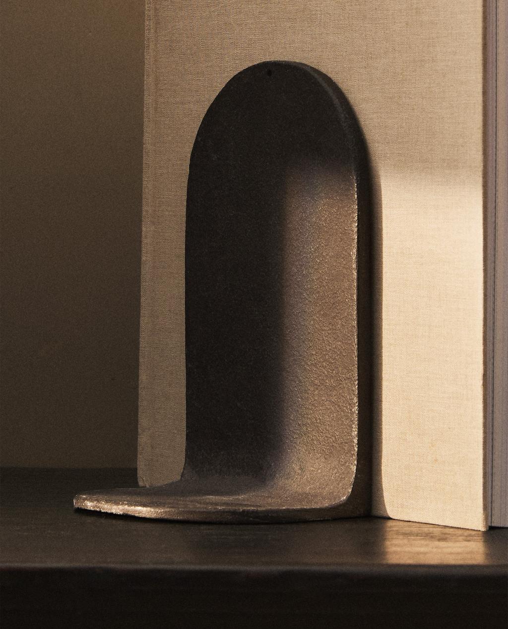 IRON BOOKEND