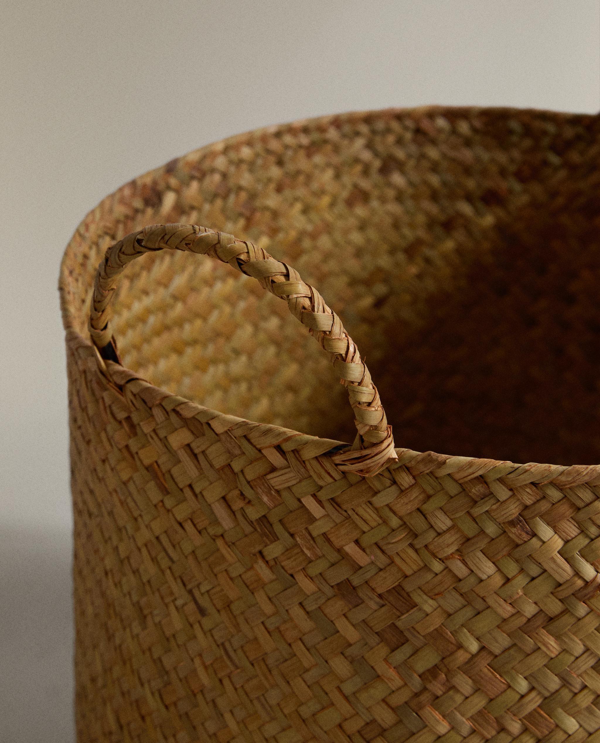 ROUND BASKET WITH HANDLE product thumbnail 3